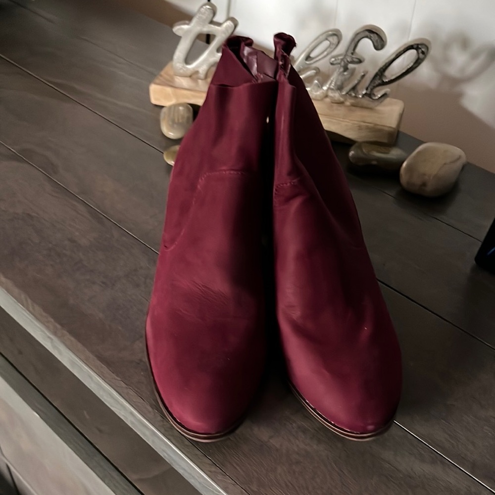 Boots - Picture 3 of 3